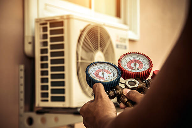 Professional Ac Installation technician working in Woodside, CA